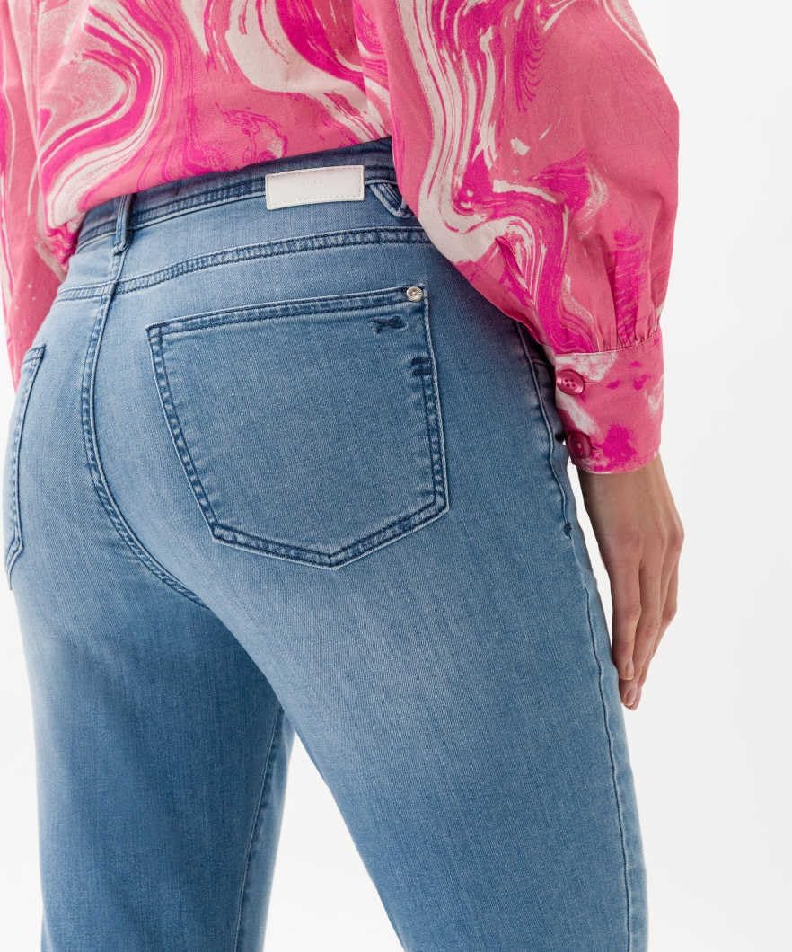 Brax Damen Jeans Style Shakira S Free to Move: Five-Pocket-röhrenjeans 26W / 32L Used Summer Blue, 2