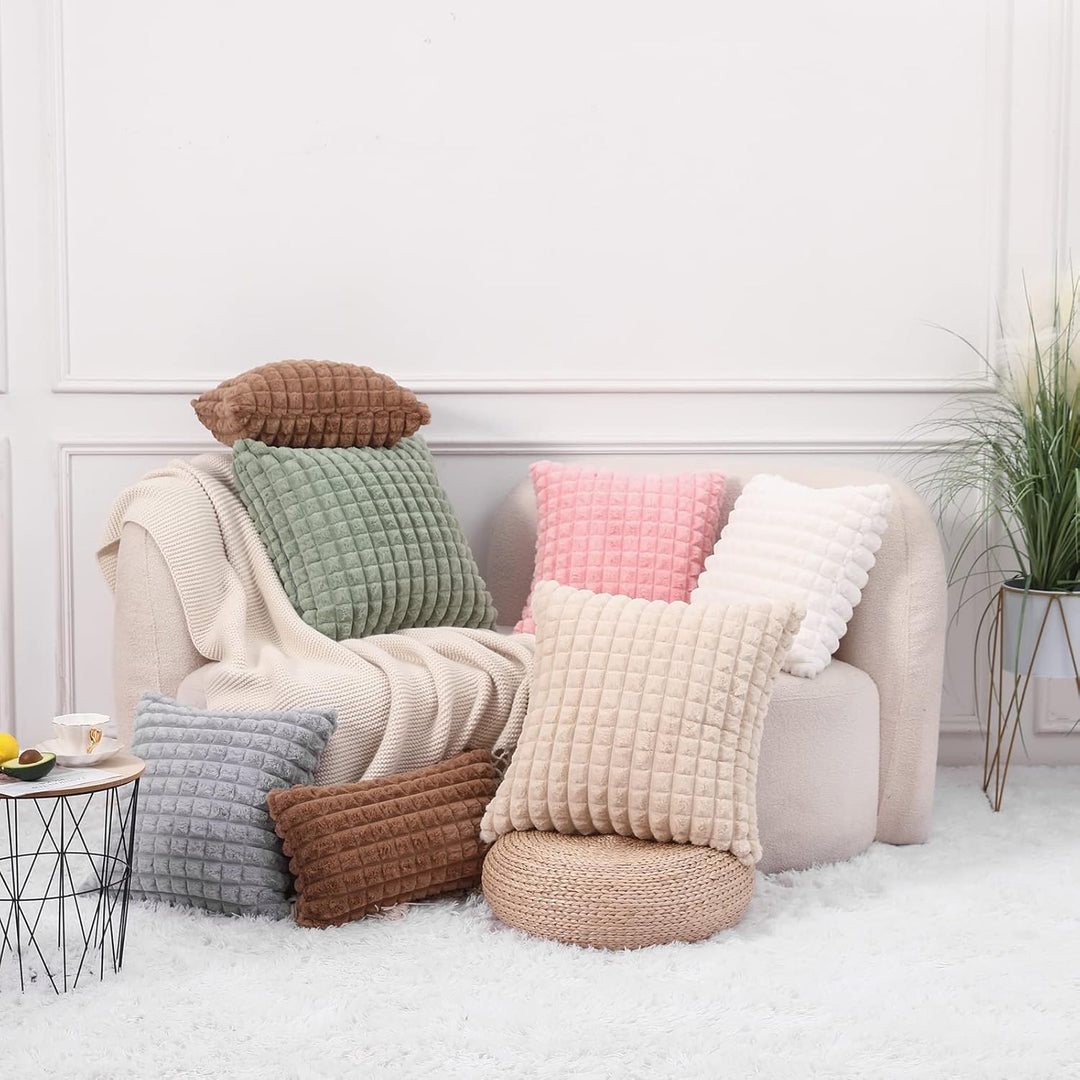 Mandioo 2er Set Super Soft Plüsch Faux Pelz Dekokissen Kissenbezüge 50x50 cm Braun, Plaid Textur Mod