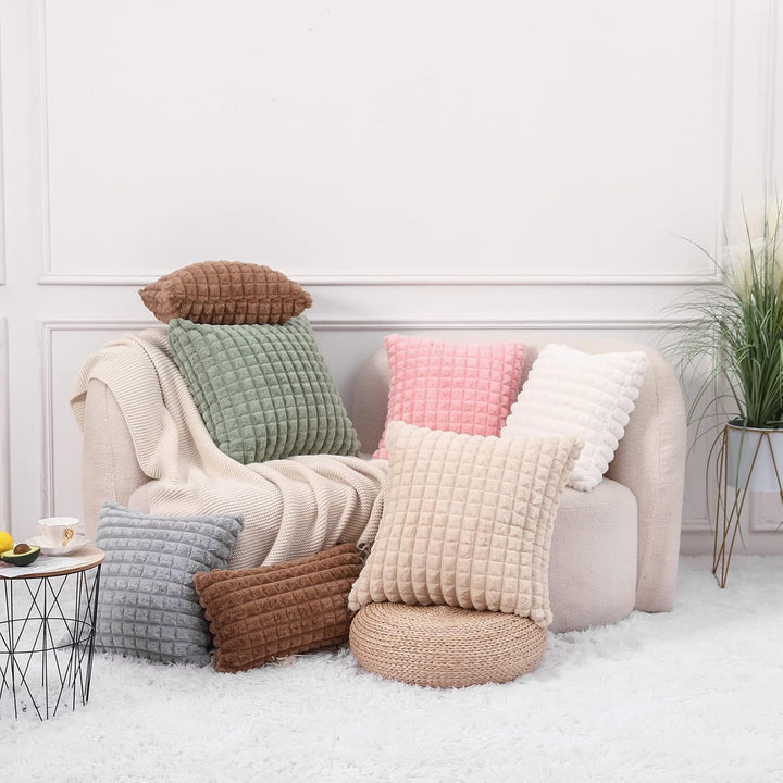 Mandioo 2er Set Super Soft Plüsch Faux Pelz Dekokissen Kissenbezüge 50x50 cm Braun, Plaid Textur Mod