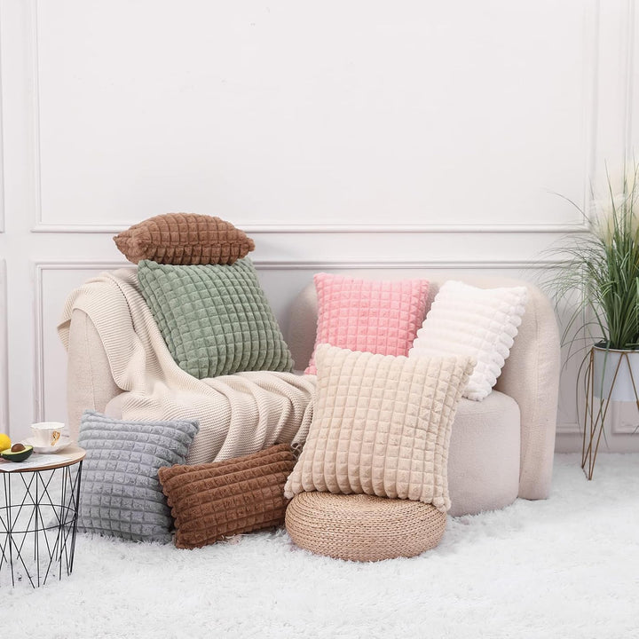 Mandioo 2er Set Super Soft Plüsch Faux Pelz Dekokissen Kissenbezüge 50x50 cm Braun, Plaid Textur Mod