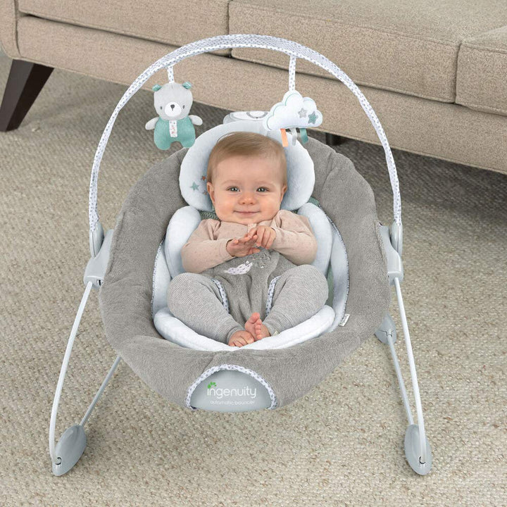 Ingenuity Pemberton, automatische Babywippe mit zwei Stufen, Sicherheitsgurt, luftdurchlässigem Mate