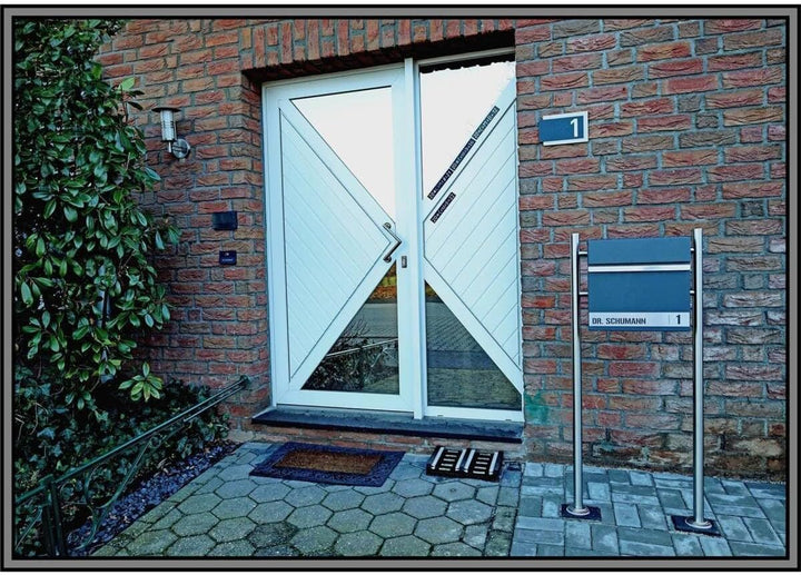 Metzler Standbriefkasten in Graualuminium Stencil - Edelstahl-Namensschild, Zeitungsfach &amp; Ständer -