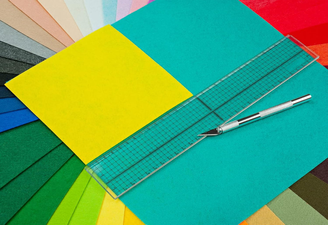 Bastelset: 40 x Filzstoff, Bastelfilz in verschiedenen Farben, Filz: 30 x 30 cm mit Schneidelineal u