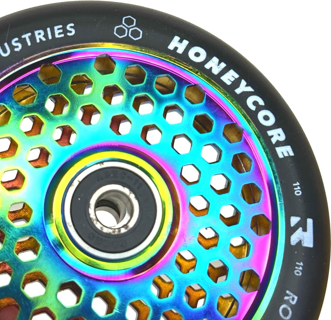 Root Industrie Air Honeycore 110mm Stunt-Scooter Rolle + Fantic26 Sticker (Rainbow Neochrome/Pu Schw