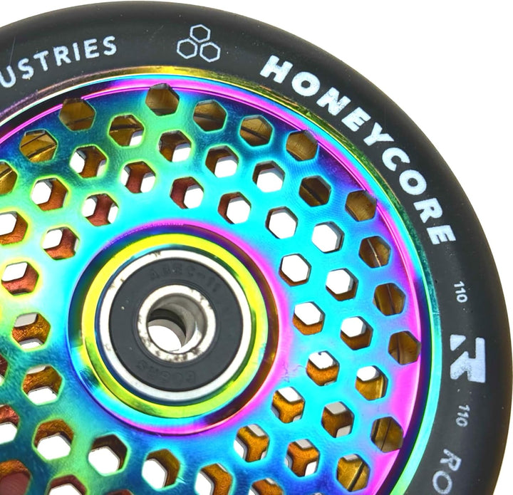 Root Industrie Air Honeycore 110mm Stunt-Scooter Rolle + Fantic26 Sticker (Rainbow Neochrome/Pu Schw