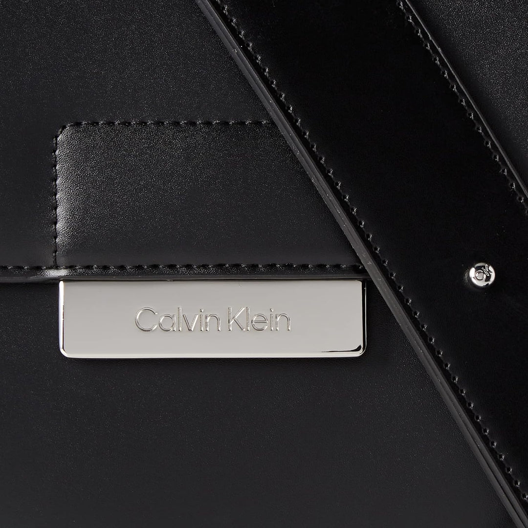 Calvin Klein Damen Core Satteltasche SM, Ck Black