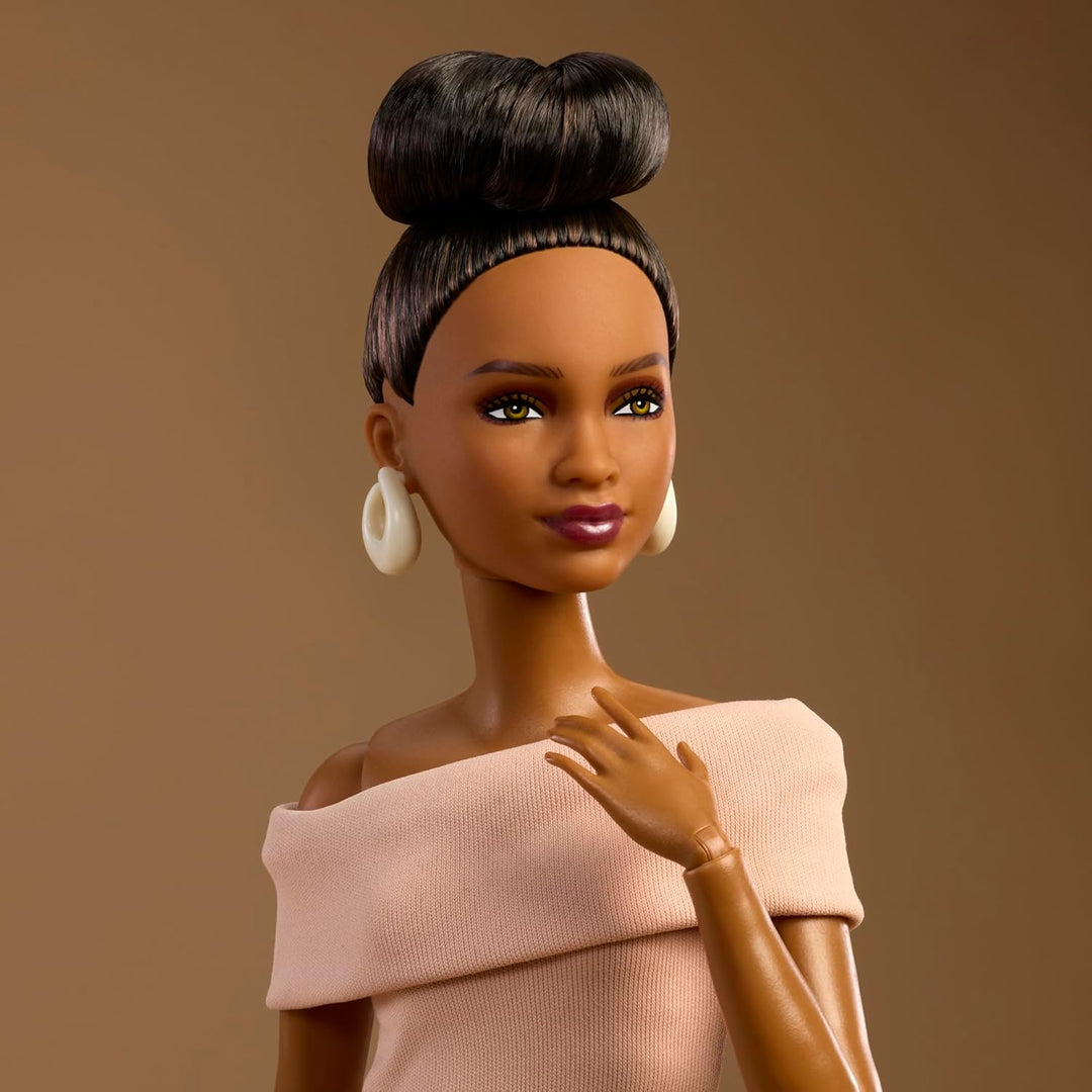 Barbie Basics Model Collector Fashion Doll 08 mit brünetten Haaren in einem braunen Kleid und Riemch