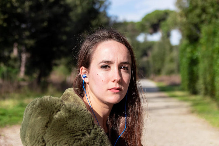 LUDOS Ultra Kopfhörer In Ear Ohrhörer mit Kabel und Mikrofon, Kristallklarer Klang, Ausgewogene Höhe