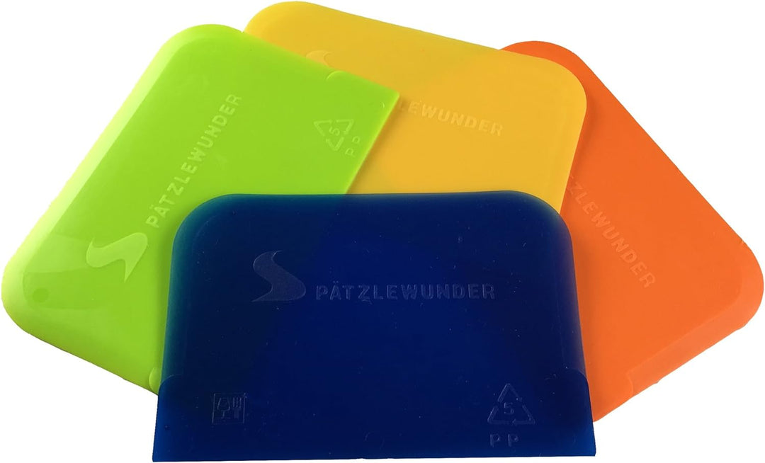 Spätzlereibe mit Spezialschaber für lange und kurze Spätzle und 4 Teigkarten, blau