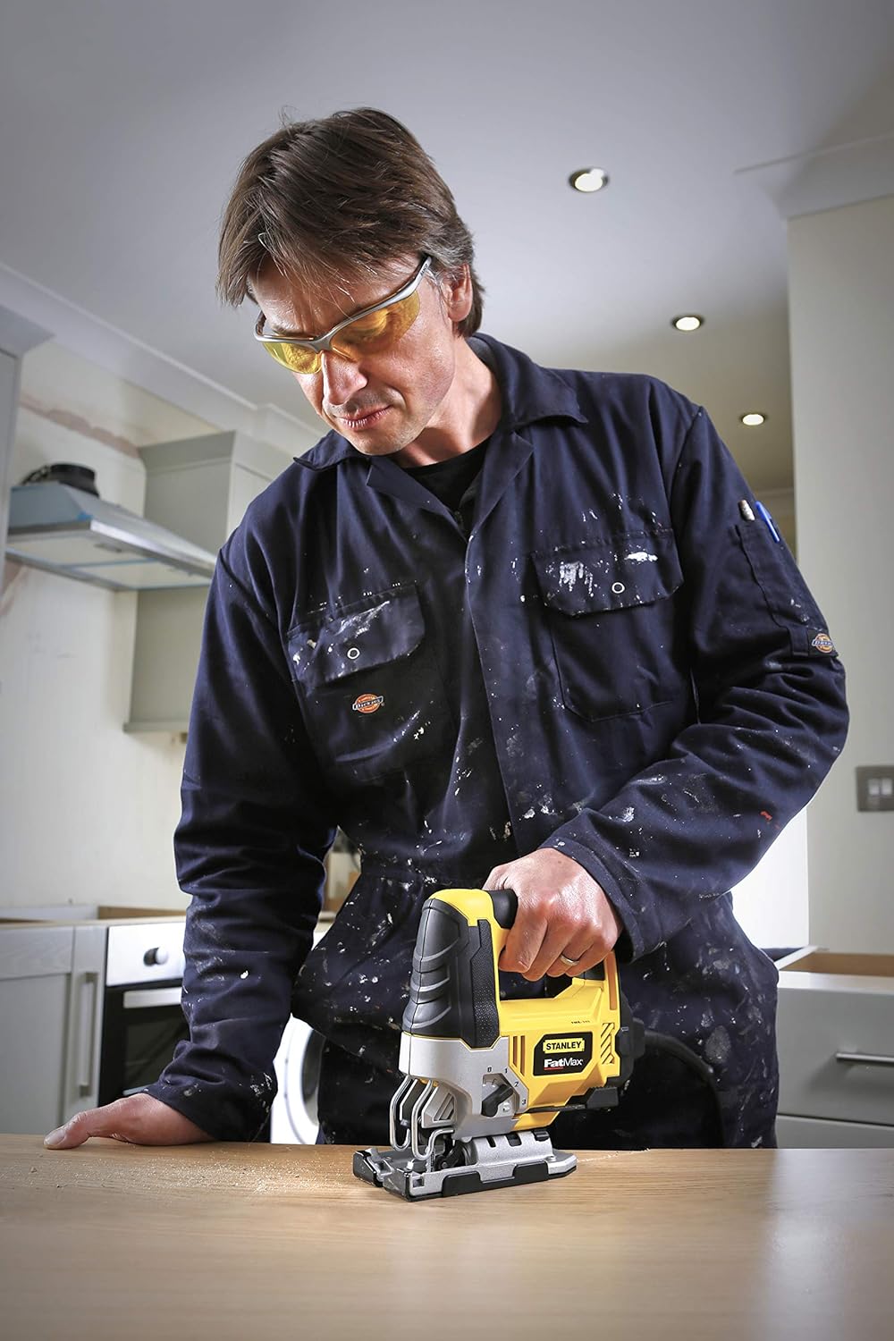 Stanley FatMax Pendelhubstichsäge FME340K (710W, 3-stufiger Pendelhub, mit Frontgebläse, werkzeuglos