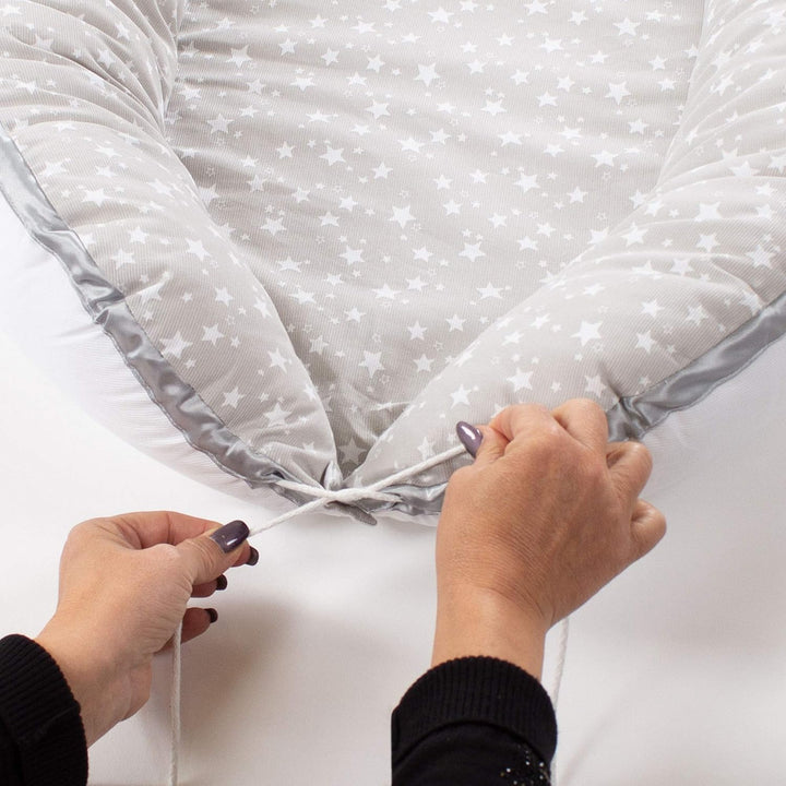 babybay Kuschelnest, perlgrau Sterne weiss, Perlgrau Sterne Weiss