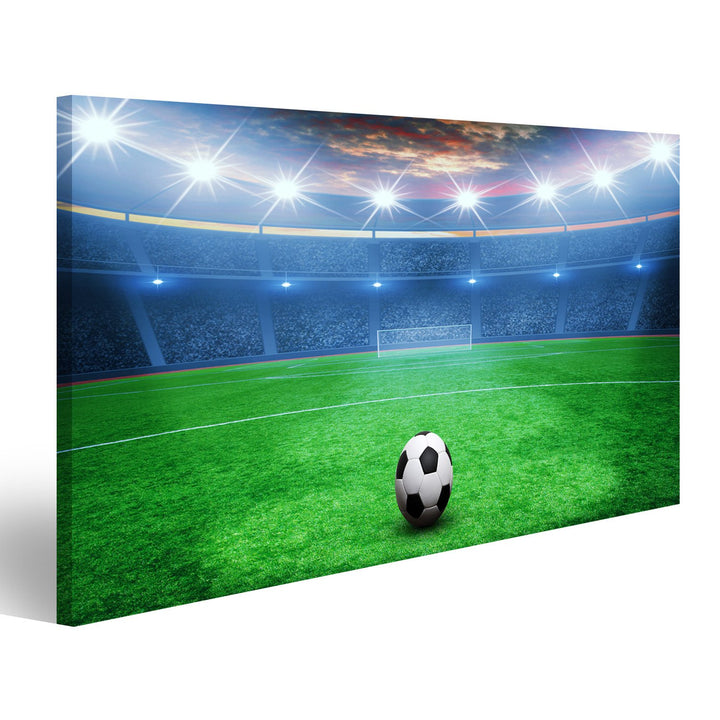 Bild auf Leinwand Fussball Auf Grünem Stadion Arena In Nachtbeleuchteten Hellen Scheinwerfern Wandbi