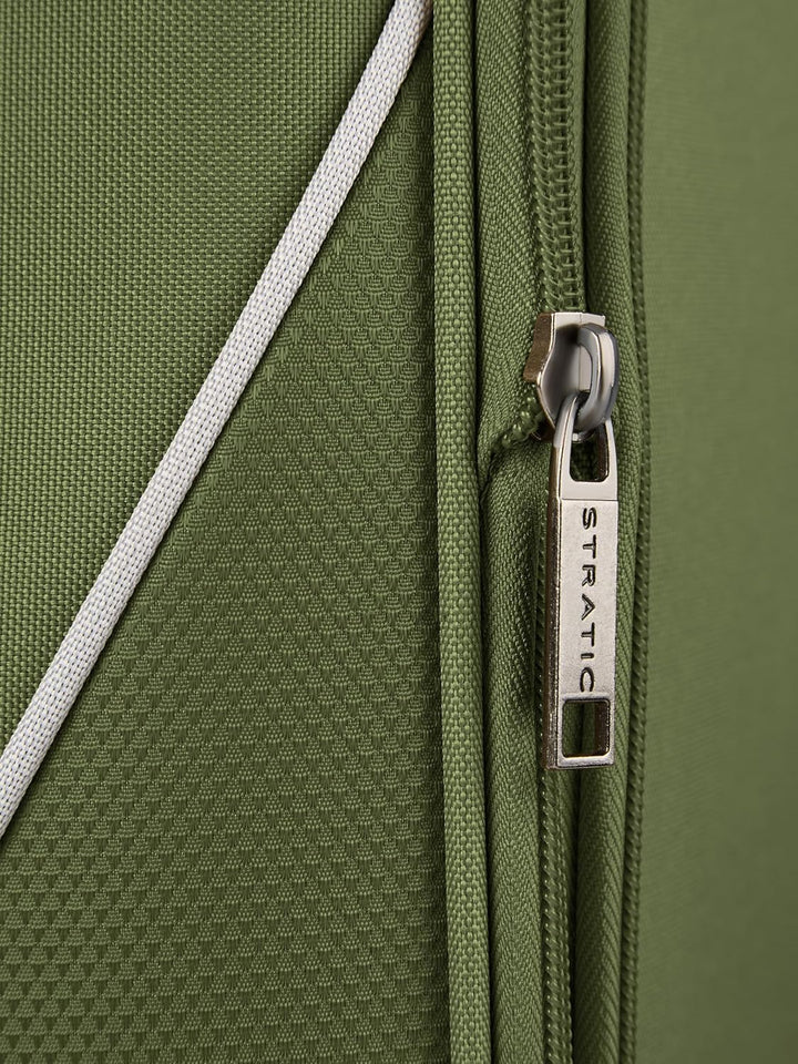 Stratic Check-in Koffer für Damen und Herren | mittelgrosser Trolley 42 x 26 x 65 cm aus hochwertige