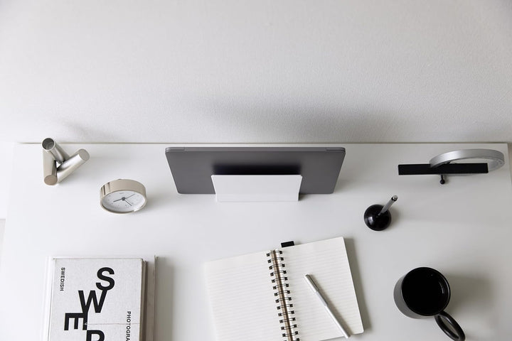 Yamazaki 4498 Tower Schlanker Laptop-Ständer, weiss, Stahl/Silikon/Polypropylen, Minimalistisches De