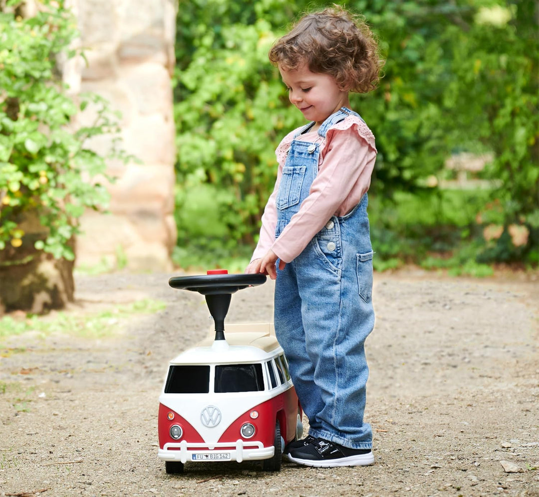 BIG – Bobby Car Baby VW T1 (rot-weiss) - Kinderfahrzeug mit Flüsterreifen, Hupe & Anhängerkupplung -