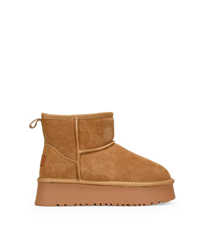 BOSANOVA Stiefeletten im australischen Stil aus Spaltleder mit mittlerem Schaft von 12 cm, Logo-Deta