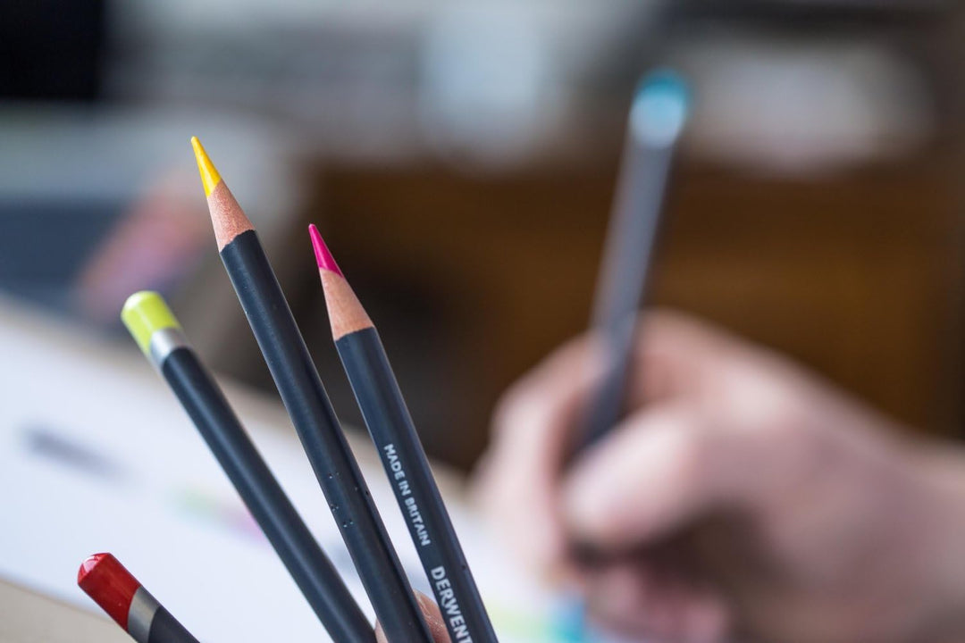 Derwent Procolour Buntstifte, Set mit 36 Stück in Metalldose, 4mm Runder Kern in Premium-Stärke, Gla