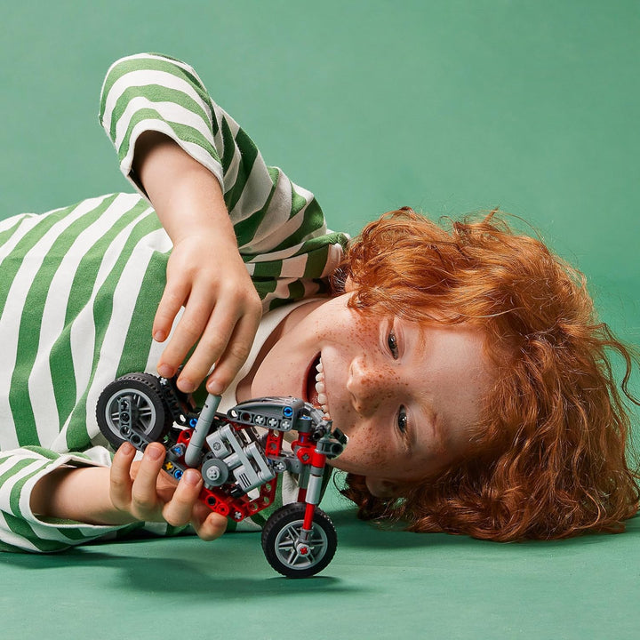 LEGO 42132 Technic Chopper Abenteuer-Bike, 2-in-1 Bausatz, Motorrad-Spielzeug, kreatives Geschenk fü