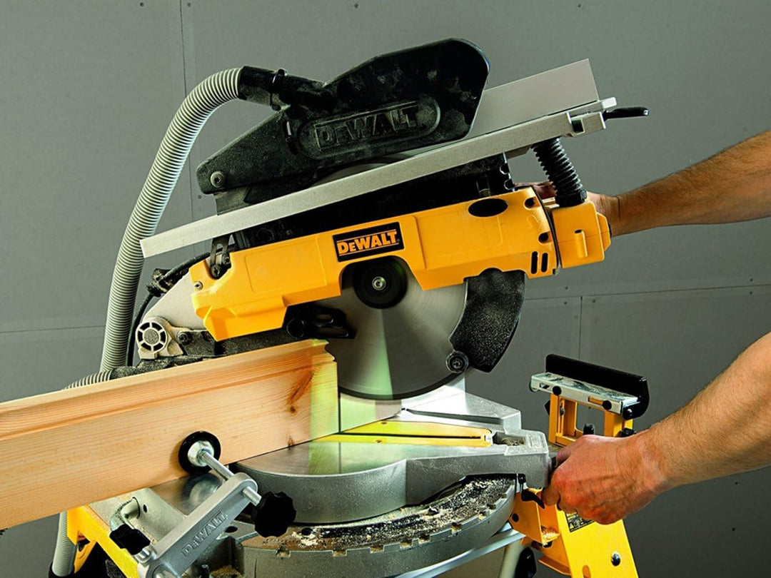 DeWalt Tisch-, Kapp- und Gehrungssäge/ Kombisäge (1,600 Watt, 305 mm Sägeblatt-ø, für den Langzeitei