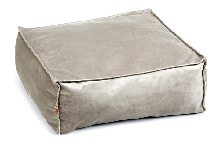 Designed by Lotte DBL Velveti, Liegekissen Katze, Samt, grau, 50x50x20