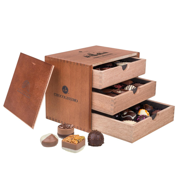 CHOCOLISSIMO Schokolade Geschenk - 30 Edle Pralinen in Holzbox - Weihnachtssüssigkeiten - Geschenk z