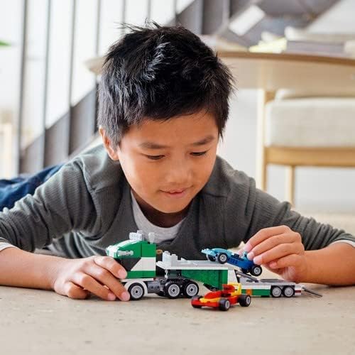 LEGO 31113 Creator 3-In-1 Rennwagentransporter Spielzeug LKW mit Anhänger, Kran und Boot, Rennwagen