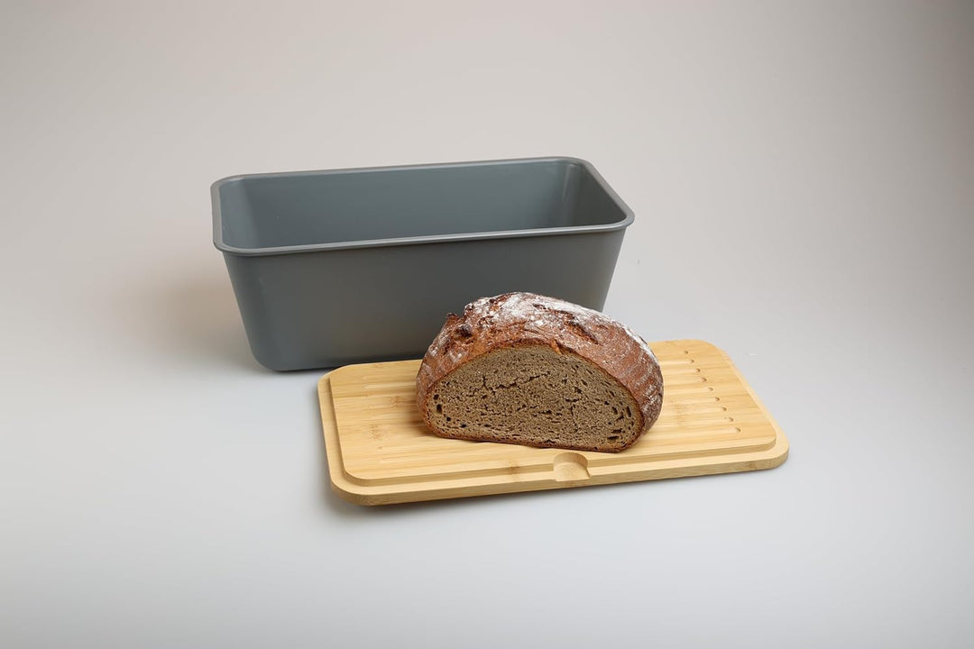 MOON HOME Brotkasten - Airlock Grey, mit vielseitigem Deckel aus Bambus/Holz als Brotschneidebrett,