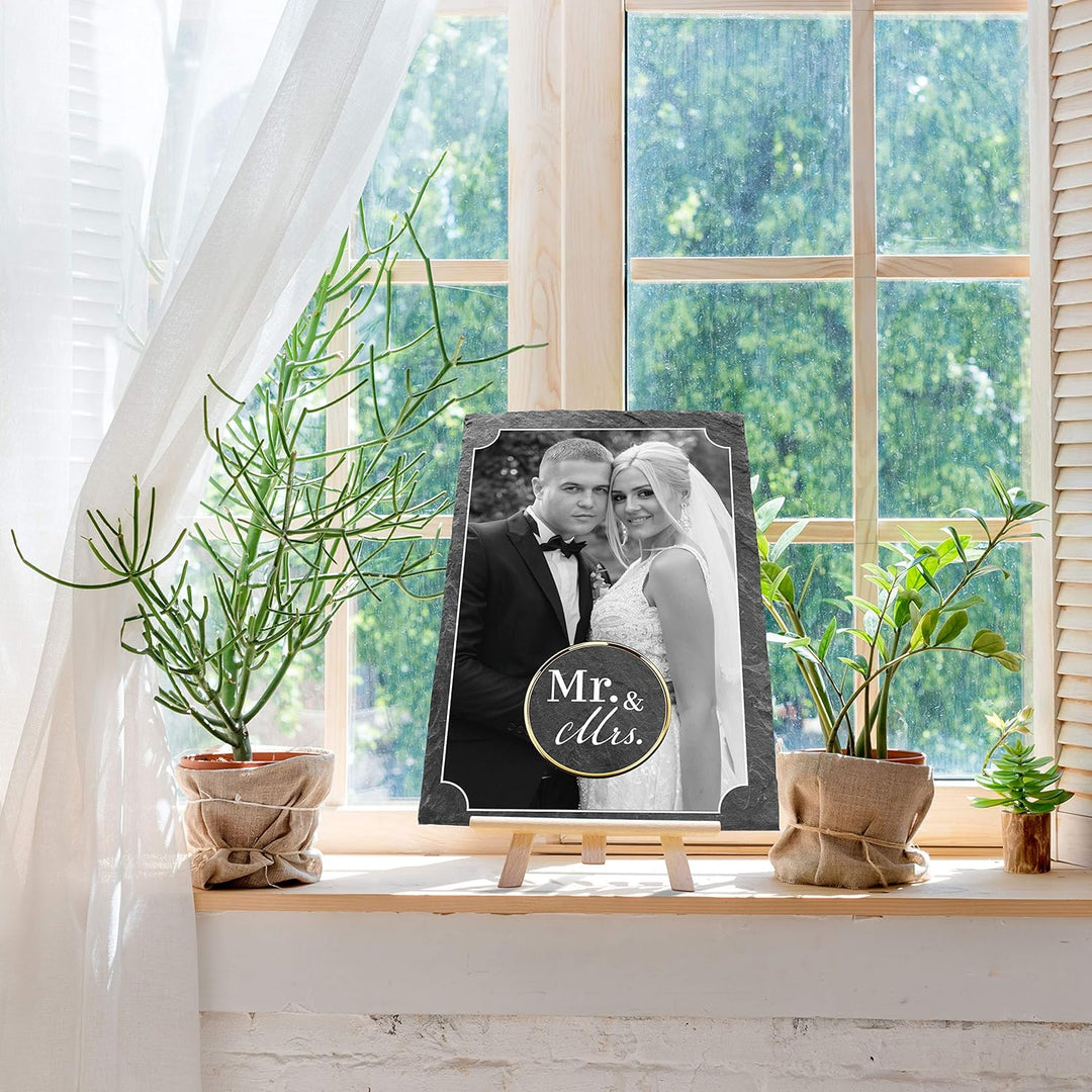 wandmotiv24 Schiefertafel Hochzeit Mr. & Mrs. mit Staffelei, Personalisierbar Digitaldruck Schwarzwe