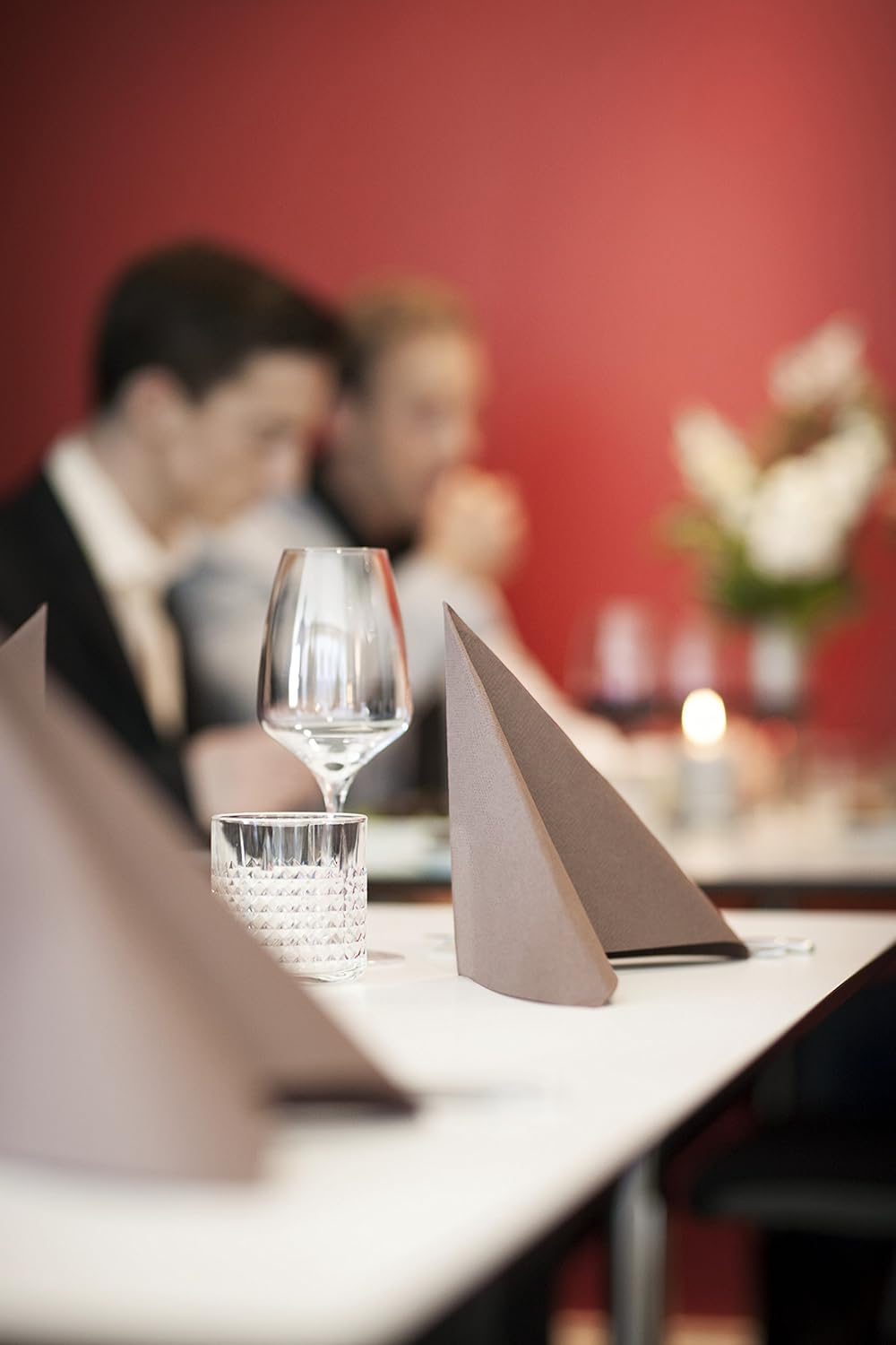 Tork 478728 Linstyle Premium Dinnerservietten Grau / Servietten stoffähnlich und saugfähig / 1-lagig