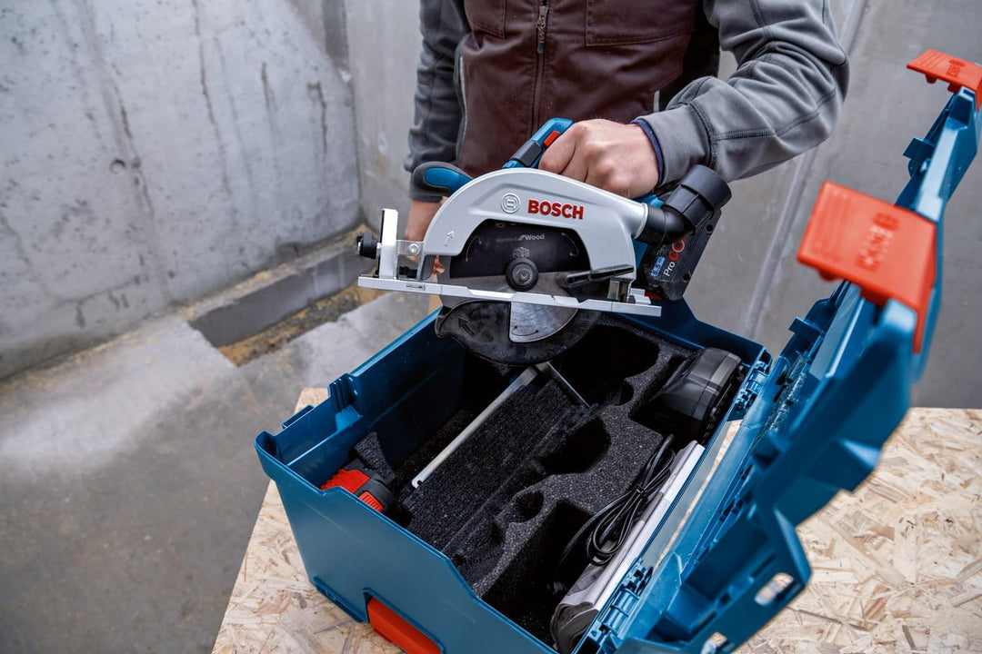 Bosch Professional 18V System Akku-Kreissäge GKS 18V 57-2L (linksseitiges Blatt, kohlenloser Motor,