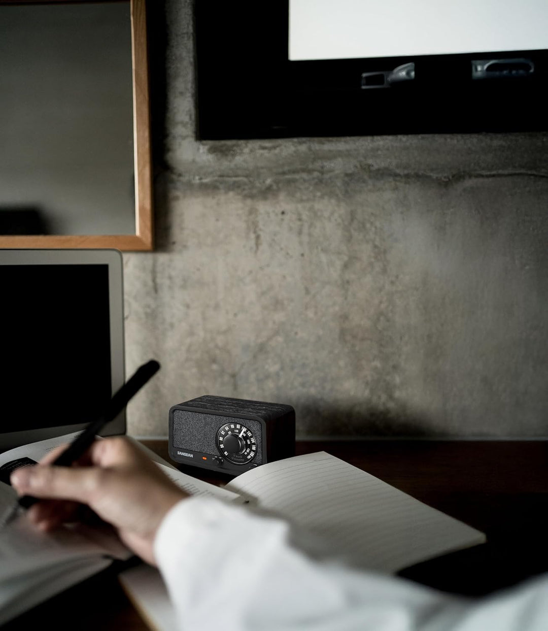 SANGEAN WR-8 – Tragbares Vintage Radio mit Bluetooth Lautsprecher, FM-Empfang, integriertem Akku, Ec
