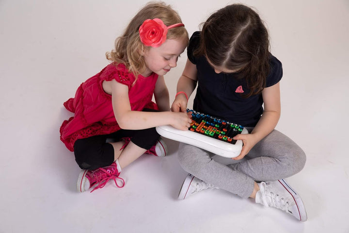 Quercetti Peg Brite Mitgebsel Kindergeburtstag Mit 120 Transparenten Steckern, Kreatives Lernspielze