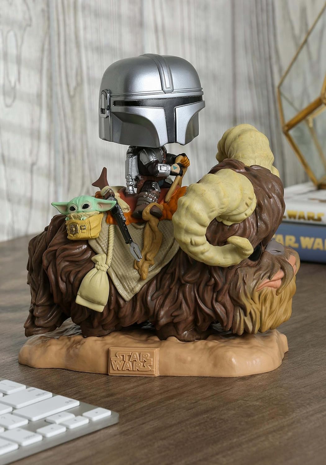 Funko 52373 POP The Mandalorian-Deluxe 2 Mando on Bantha w/Child in Bag Sammelbares Spielzeug, Mehrf