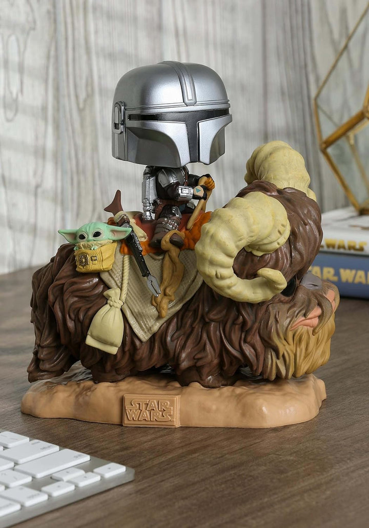 Funko 52373 POP The Mandalorian-Deluxe 2 Mando on Bantha w/Child in Bag Sammelbares Spielzeug, Mehrf