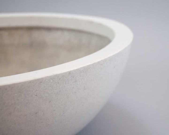 Eleganteinrichten Blumenkübel Fiberglas Schale D46xH16cm Perlmutt weiss.