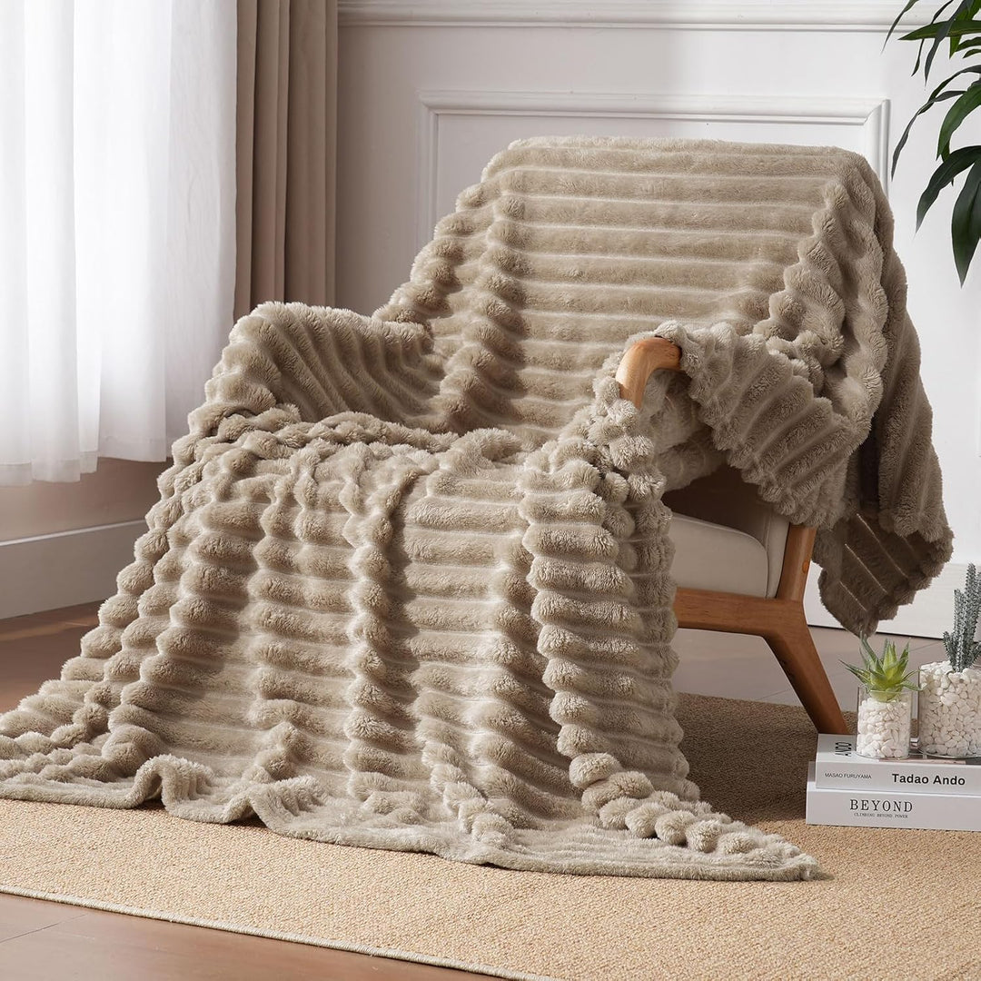 Kuscheldecke Flauschig, 200x230cm weiche und warme Fleecedecke, Sofadecke Couchdecke für Wohnzimmer