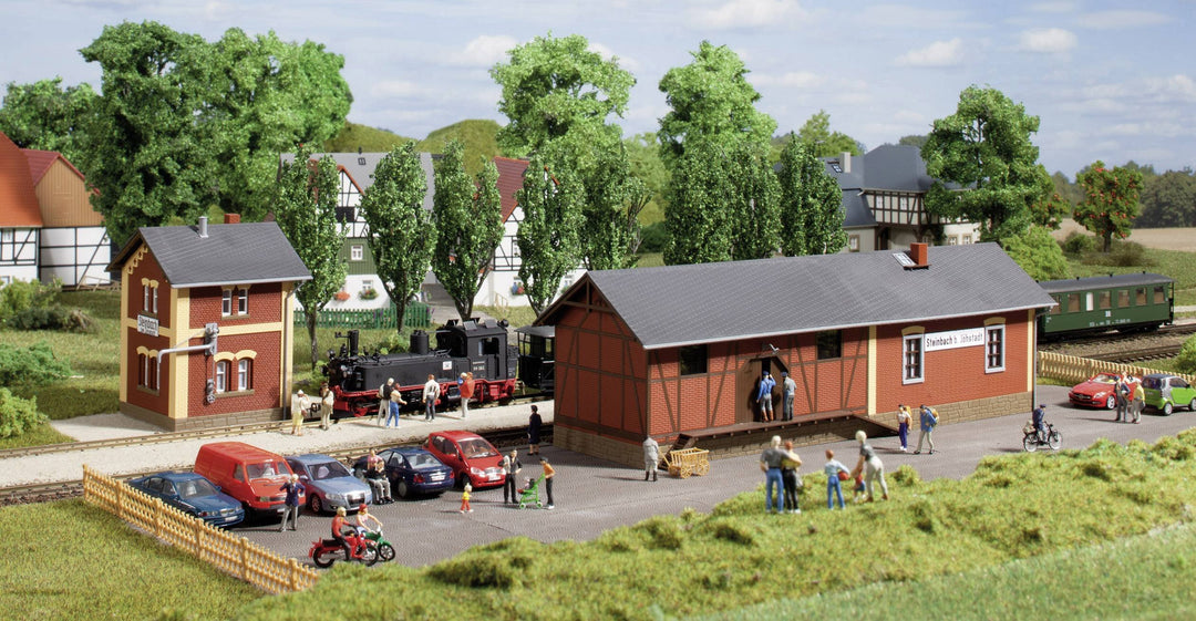 Auhagen 11435 - Bahnhof Steinbach mit Wasserhaus, Modelleisenbahn Zubehör Bunt