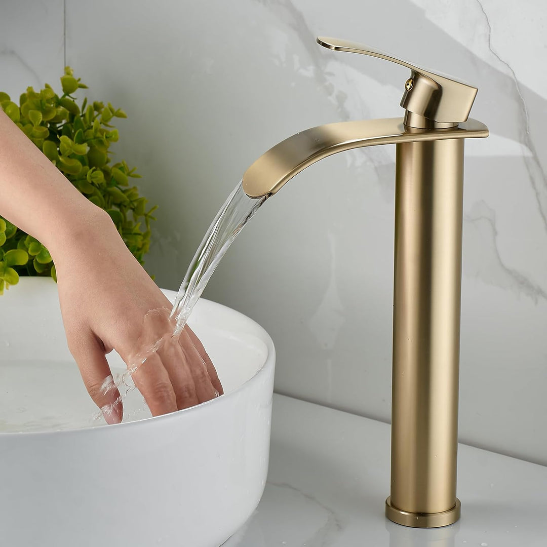 Moderne Wasserfall Küchenarmatur, Hoch Auslauf in gebürstetem Gold, Messing-Körper mit 3/8" Anschlüs