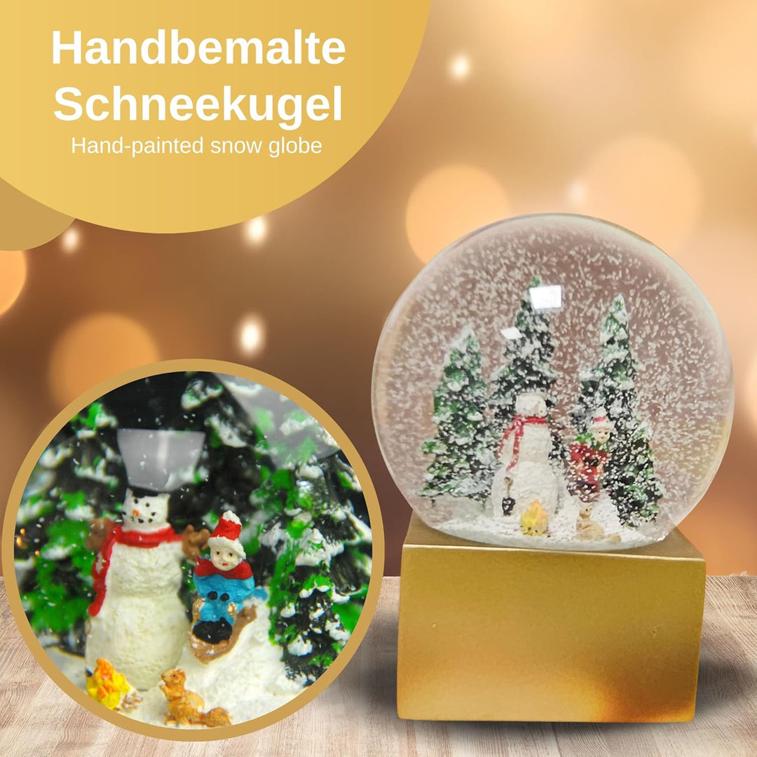 Weihnachts-Schneekugel Winterstimmung | Schneemann Steht mit Kind auf Schlitten | Sockel Farbe Gold