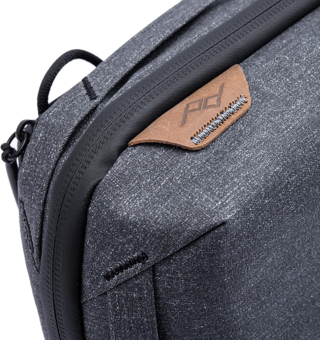 Peak Design Tech Pouch Charcoal Organizer-Tasche für Smartphones, Kabel etc. (Dunkelgrau)