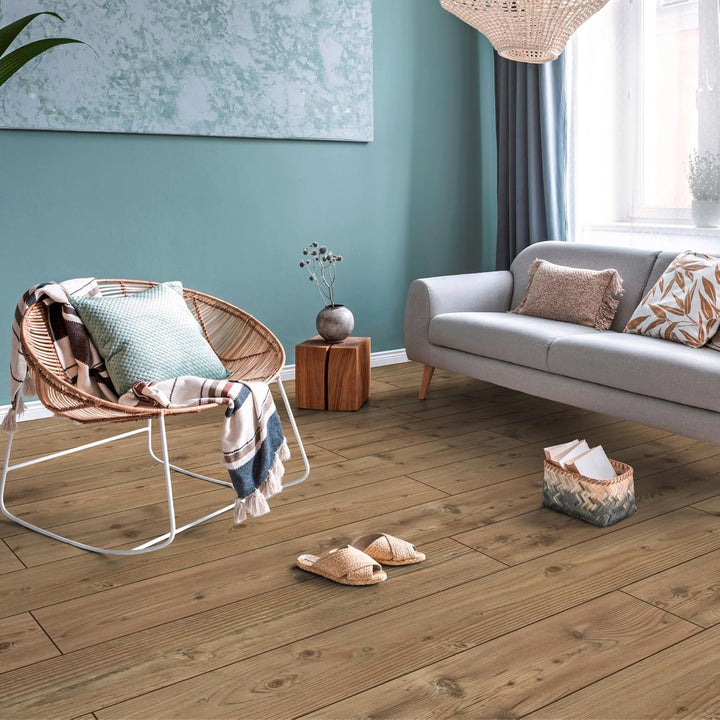 Laminatboden Kronotex Serie Exquisit; 8 mm stark; D 2774 Natural Pine; AC 4; V4; 1-Stab; 2,131 m² /