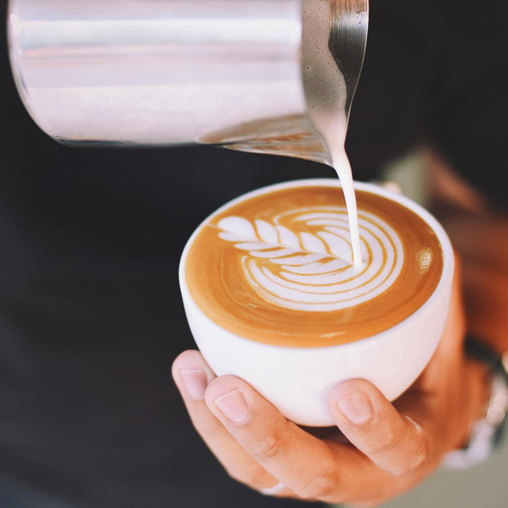 Milchkännchen 600ml 20oz Espresso Milchaufschäumkrüge 304 Edelstahl Barista Tasse für die Zubereitun
