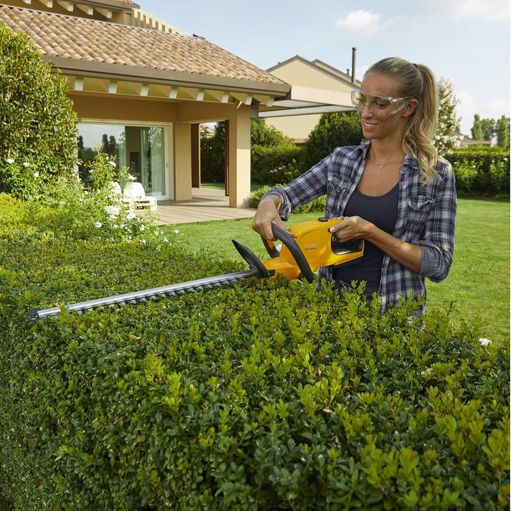 Stiga SHT 100 AE Kit Akku-Heckentrimmer, 55 cm Doppelklinge, 18 mm Zahnabstand, 20 V (2 Ah) ePower A