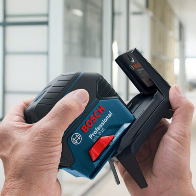 Bosch Professional Kreuzlinienlaser GCL 2-15 (roter Laser, Innenbereich, mit Lotpunkten, Arbeitsbere