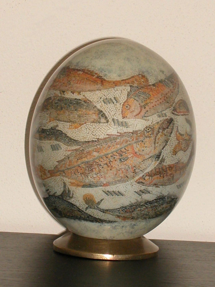 Dekorierte Strausseneier mit römischen Mosaik-Motiven