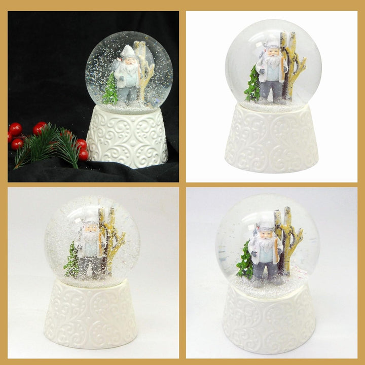 Schneekugel Weihnachten mit Musik | Weihnachtswichtel grau weiss | Sockel weiss Ornamente | H: 14cm