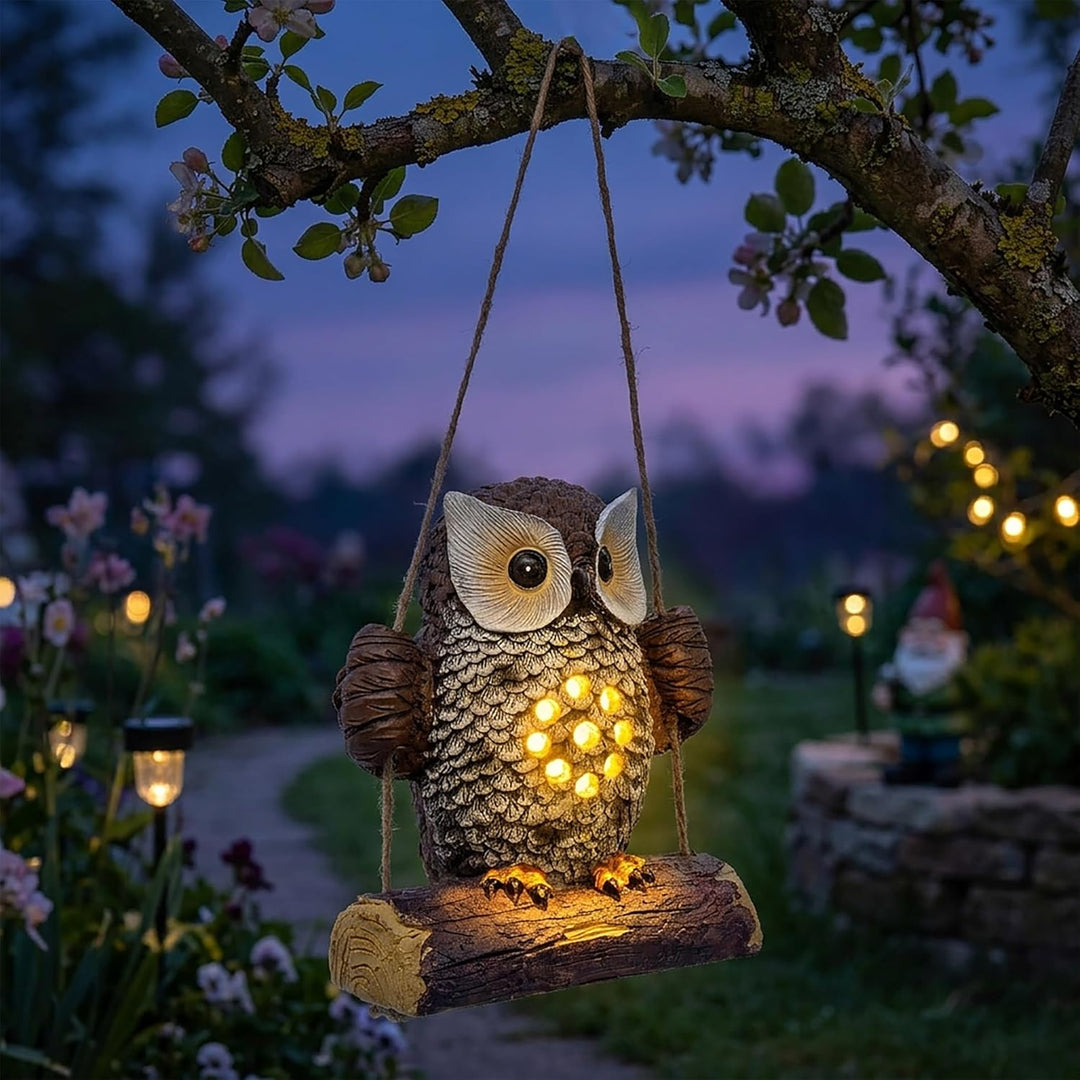 Spetebo Solar Gartenfigur Eule auf Schaukel zum Hängen - 17 x 14 cm - Eulenfigur warm weiss beleucht