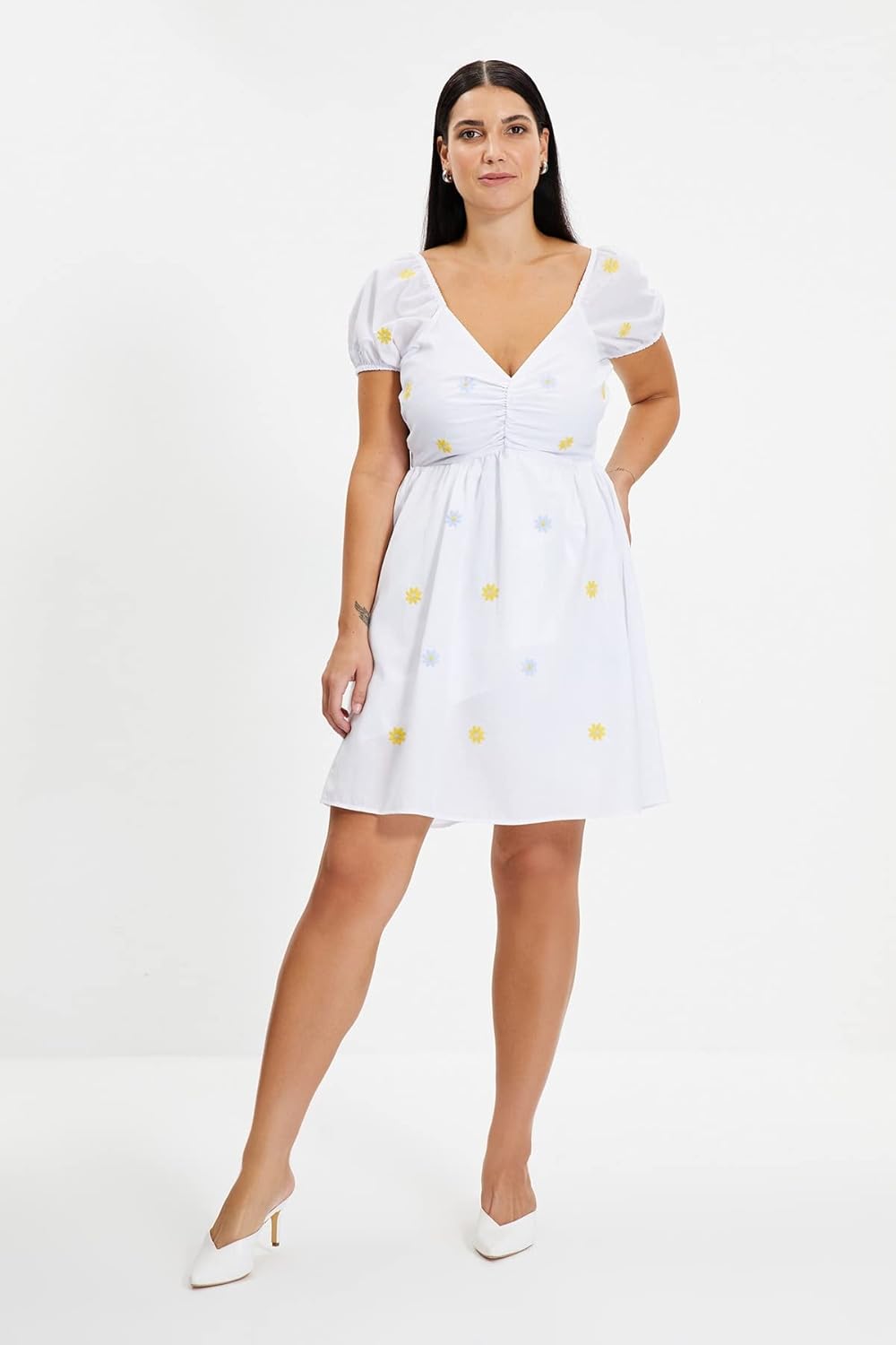 TRENDYOL Damen Weiss Gesticktes Volumenkleid Casual Dress 32 Weiss, 32 Weiss