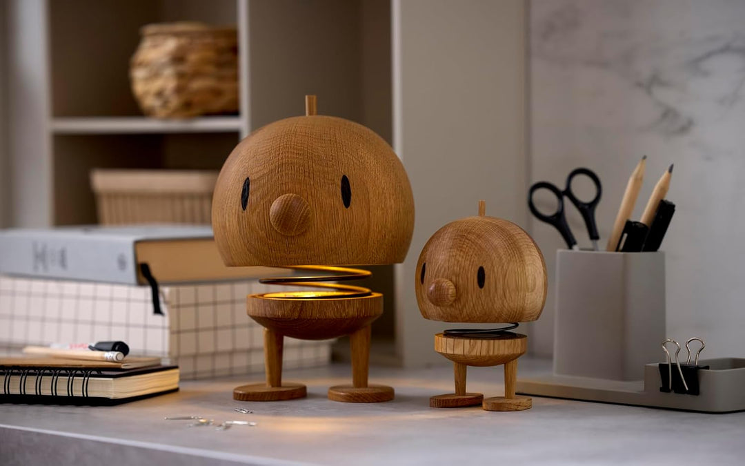 Hoptimist - Skandinavisches Design - Medium Bumble aus Holz - Höhe 10,5 cm, Durchm. 7,5 cm - Oak M O