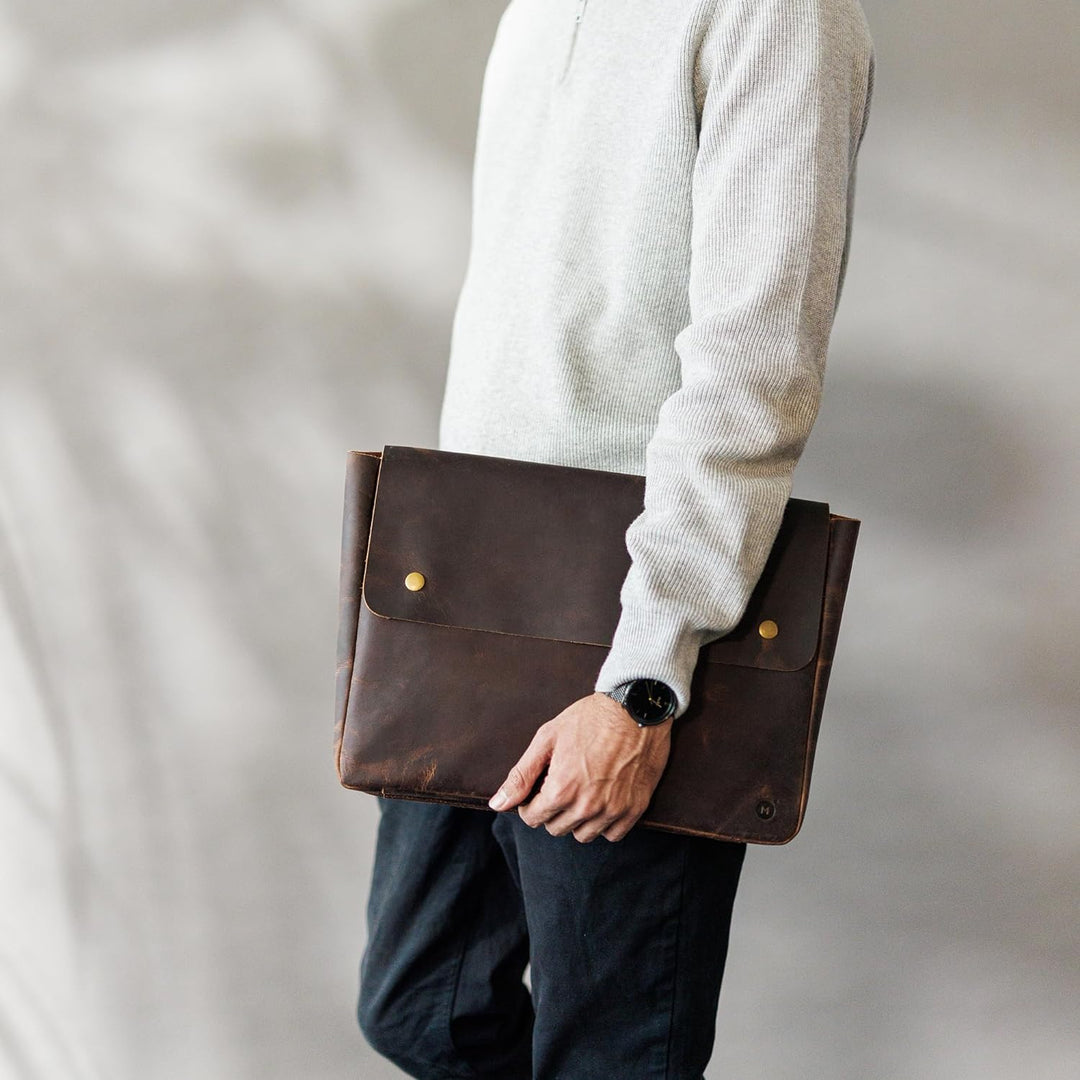 Moonster Laptoptasche Leder Herren Laptop Hülle - Geräumiges Handgefertigtes Design ohne Gurt - Rust